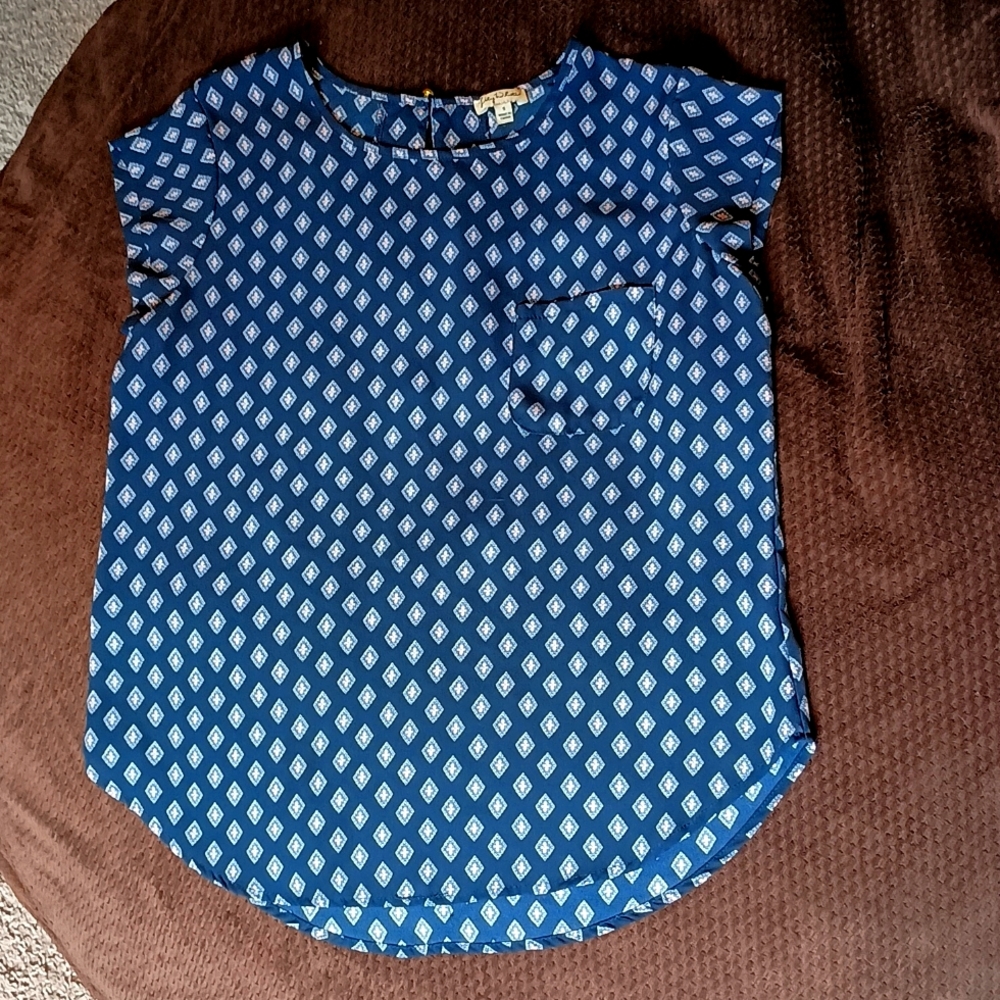 Beautiful Business + Business Casual Short Sleeve Top